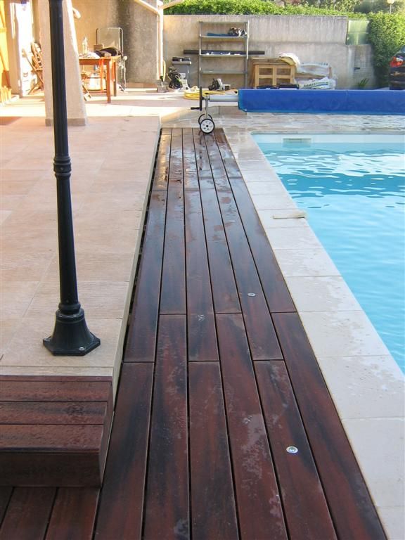 Tour de piscine en bois composite Fiberon à Lancon de Provence