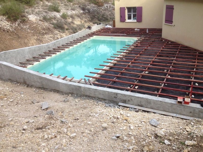 Tour de piscine en Cumaru à La Roque d'Antheron
