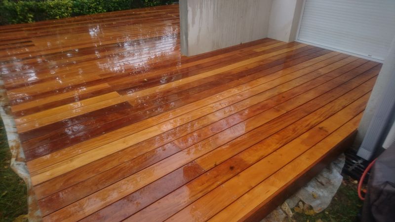 Terrasse bois Garapa à Pertuis sur lambourdes bois exotiques et plots bétons