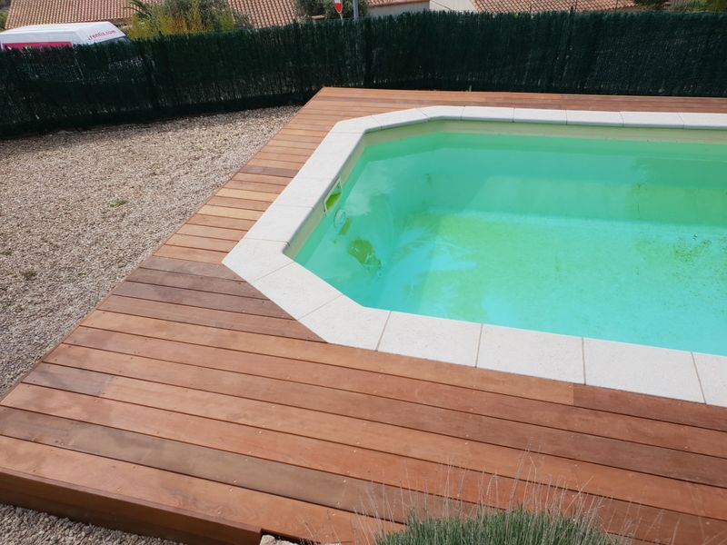 Tour de piscine en itauba à Lançon de Provence