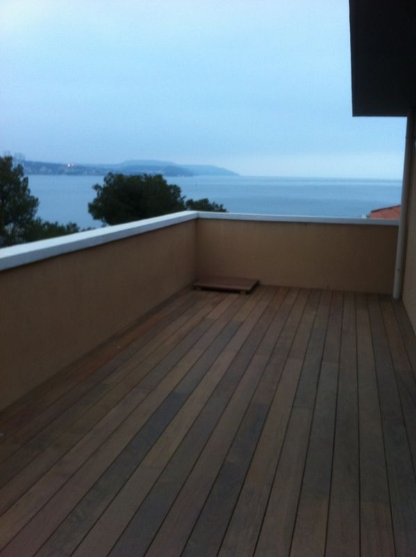 Agencement d'une terrasse en bois exotique Ipe à Martigues
