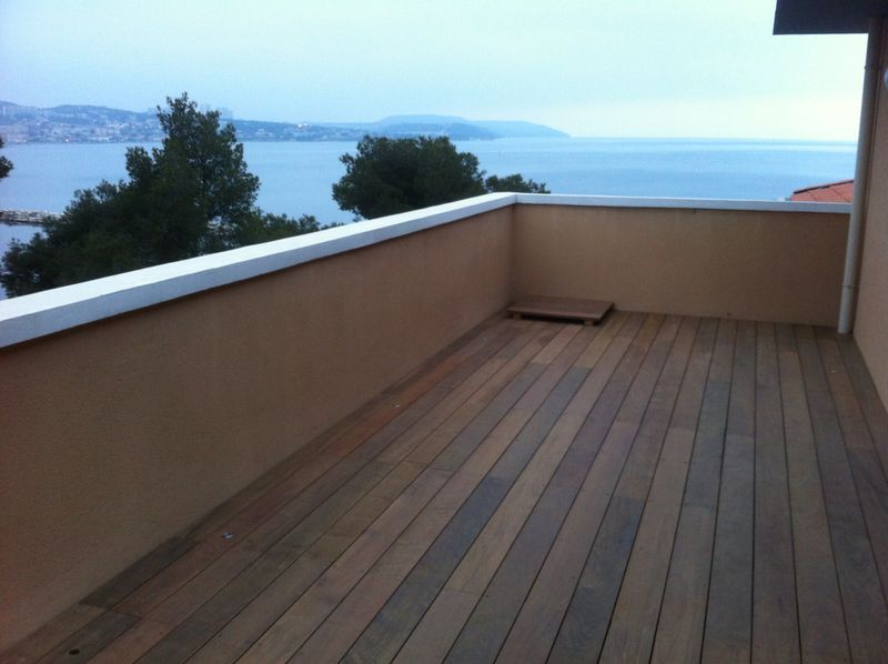 Agencement d'une terrasse en bois exotique Ipe à Martigues