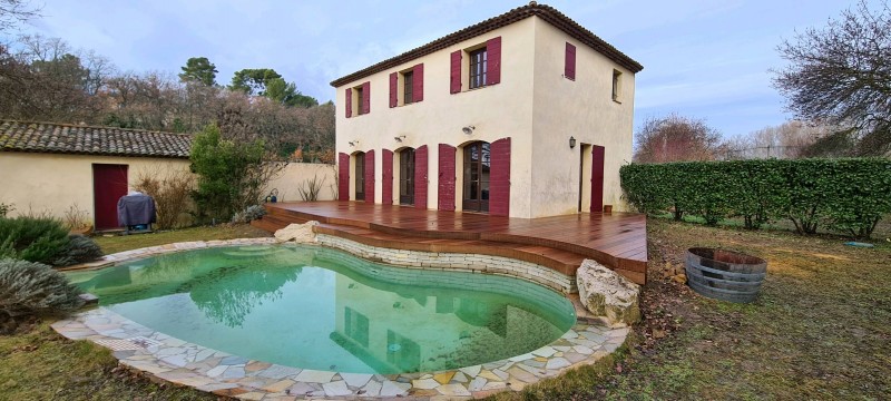 Création et rénovation d'une superbe terrasse en Itauba à Puyricard