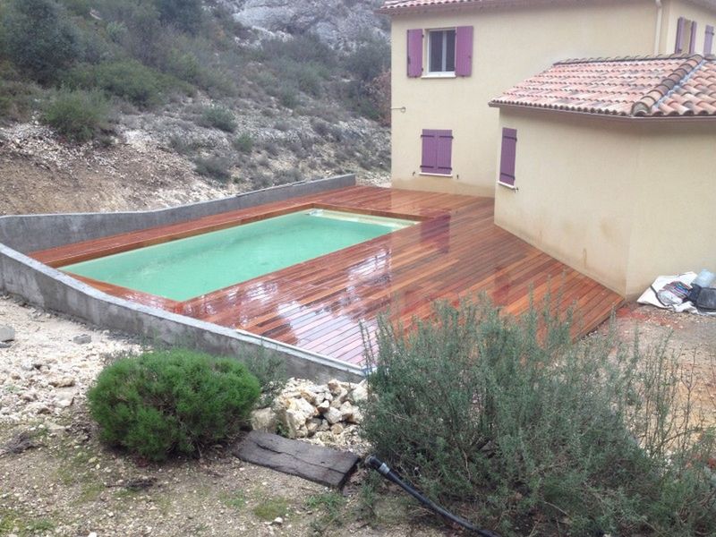 Tour de piscine en Cumaru à La Roque d'Antheron