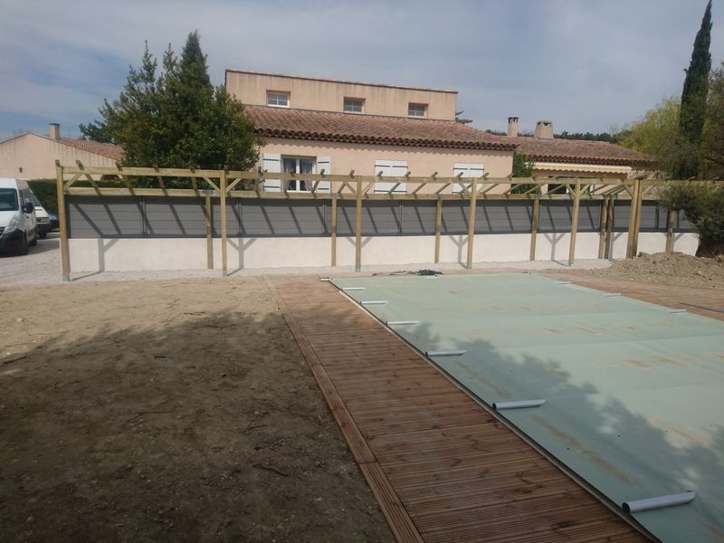 Réalisation d'une pergolas en Pin autoclave à Bouc Bel Air