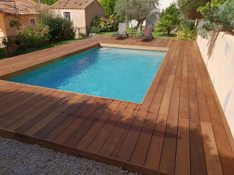 Tour de piscine en itauba à Chateauneuf le rouge