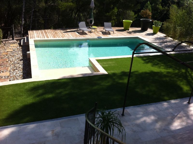 Pose de terrasse et tour de Piscine en IPE dans les Bouches du Rhone