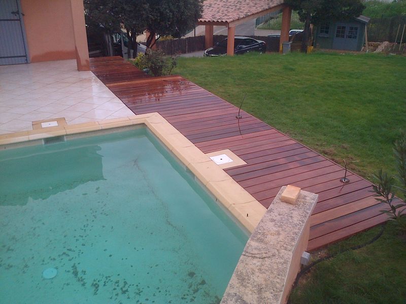 Tour de piscine en bois exotique  Bangkirai dans les bouche du rhone 13