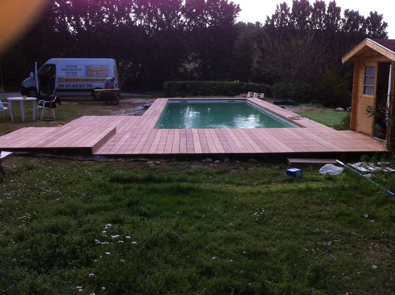 Tour de piscine en cumaru à St Cannat Bouche du Rhone